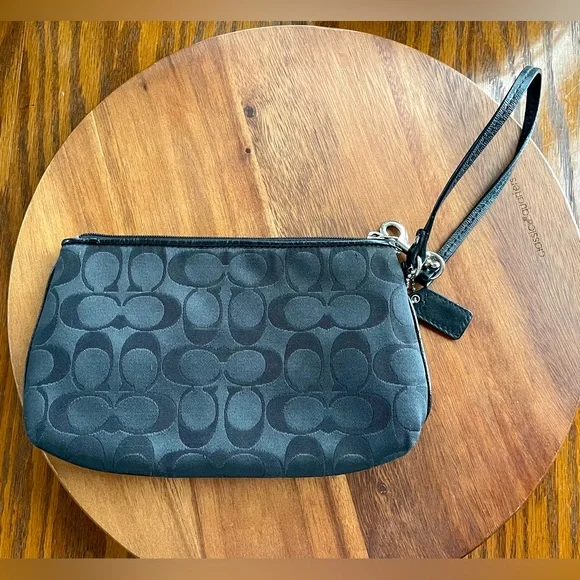 AUTHENTIC COACH Signature Ashley Wristlet Wallet - Black - Nickle - Zipper/Strap - Picture 2 of 8